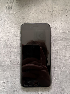 Apple iphone se2020 128gb (2 foto / 3)
