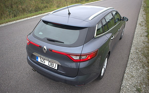 Renault Megan 1.6 2019 (13 foto / 15)