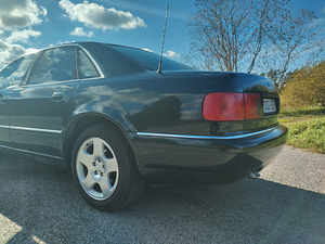 Audi A8 D2 2.5 TDi V6 Quattro (6 foto / 9)