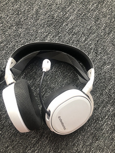 Steelseries Arctis 7 kõrvaklapid (blutooth on ka olemas) (1 foto / 3)