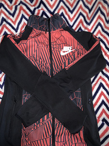 Kampsun nike s/nike s lukuga top. (1 foto / 1)
