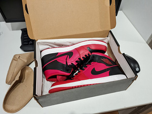 UUS! Air Jordan 1 Mid Reverse Bred (3 foto / 4)