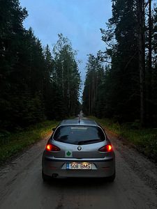 Alfa Romeo 147 (6 foto / 7)