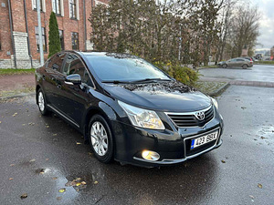 Toyota Avensis (2 foto / 9)