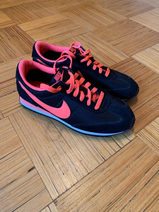 Продам новые кроссовки Nike. (2 фото из 6)