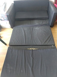 Kerge lahtikäiv kahekohaline diivan (1 foto / 2)