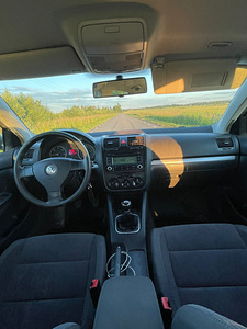 Volkswagen Jetta (7 foto / 9)