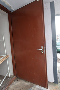 Металлические двери (4 фото из 9)