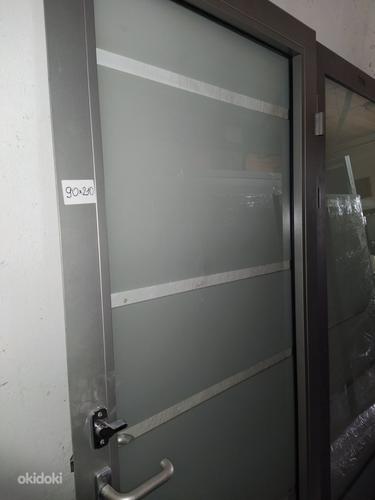 Металлические двери со стеклом (фото #4)