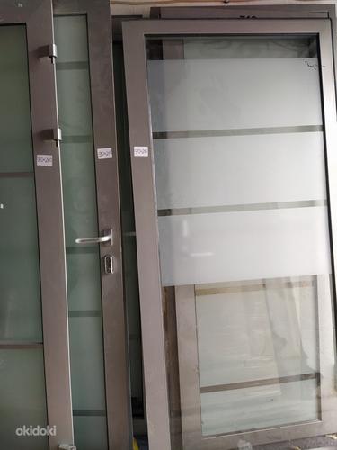 Металлические двери со стеклом (фото #7)
