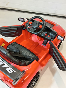 Laste Audi Elektriauto (3 foto / 4)