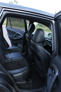 Toyota Rav4 2.2 (10 foto / 13)