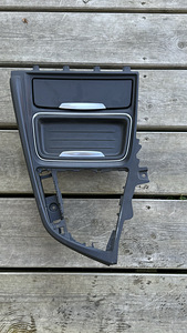 BMW F30, F31, F34 Front Cupholders w/ Console Trim Cover (2 foto / 3)