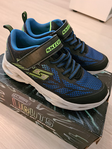 Skechers tossud, suurus 35 (2 foto / 3)