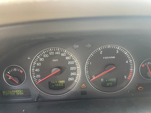 Volvo S80 , 2.4 (6 foto / 6)