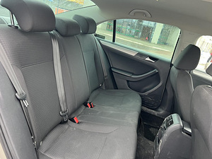 VOLKSWAGEN JETTA (10 foto / 10)