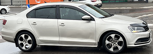VOLKSWAGEN JETTA (5 foto / 10)