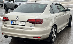 VOLKSWAGEN JETTA (8 foto / 10)