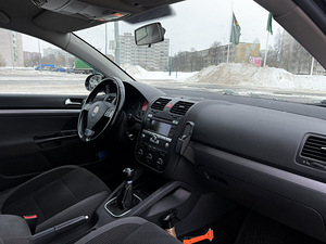 VOLKSWAGEN GOLF (9 foto / 10)