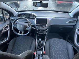 PEUGEOT 2008 (9 foto / 10)