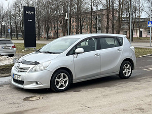 TOYOTA VERSO (1 фото из 10)