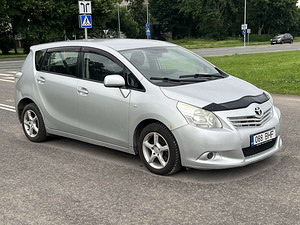 TOYOTA VERSO (2 foto / 10)