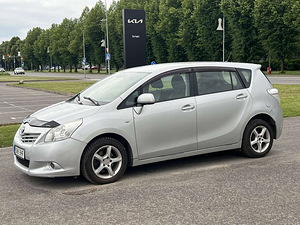 TOYOTA VERSO (1 foto / 10)