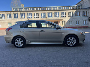 MITSUBISHI LANCER (4 foto / 10)