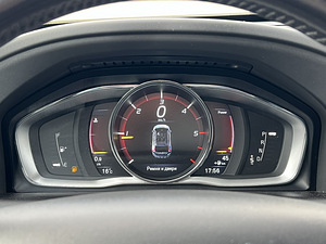 VOLVO XC60 (9 фото из 11)