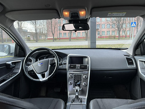 VOLVO XC60 (10 фото из 11)
