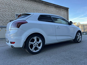 KIA CEED (7 foto / 10)