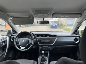 TOYOTA AURIS (10 фото из 11)