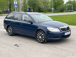 SKODA OCTAVIA (2 фото из 10)