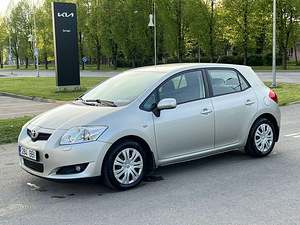 TOYOTA AURIS (1 фото из 11)