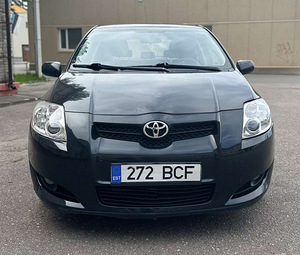 TOYOTA AURIS (3 фото из 10)