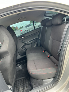 SKODA RAPID (10 foto / 10)