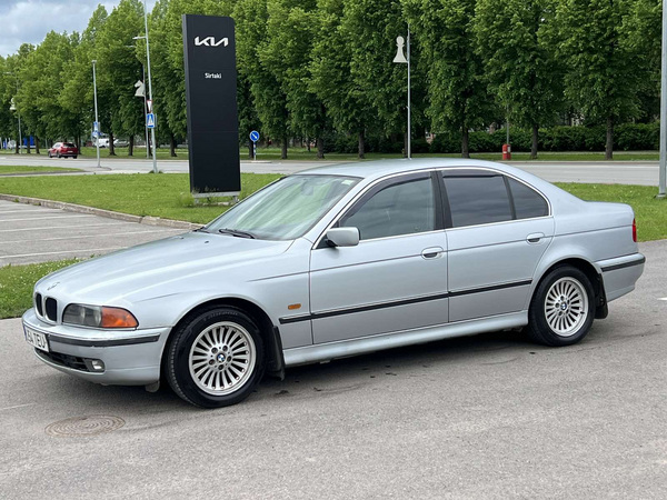 BMW 520I