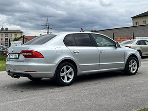 SKODA SUPERB (7 foto / 10)