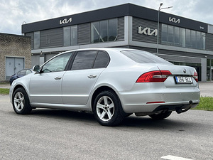 SKODA SUPERB (6 foto / 10)