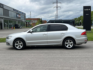 SKODA SUPERB (4 foto / 10)