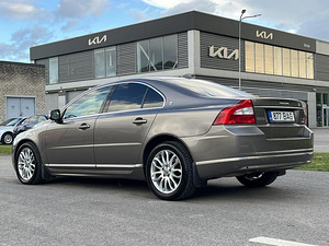 VOLVO S80 (6 фото из 10)
