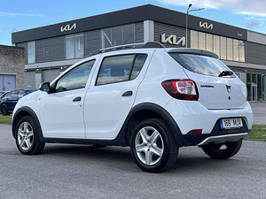 DACIA SANDERO (5 фото из 10)