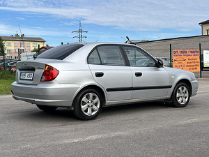 HYUNDAI ACCENT (7 foto / 12)