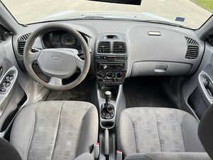 HYUNDAI ACCENT (11 foto / 12)