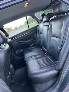 TOYOTA AVENSIS (9 фото из 11)
