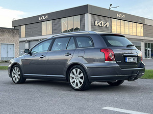 TOYOTA AVENSIS (6 фото из 11)