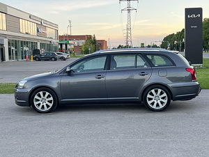 TOYOTA AVENSIS (4 фото из 11)