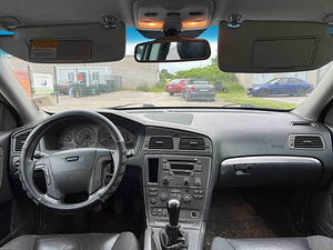 VOLVO V70 (9 фото из 11)