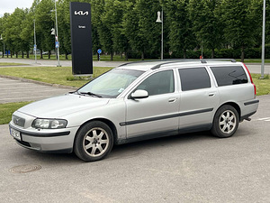 VOLVO V70 (1 фото из 11)