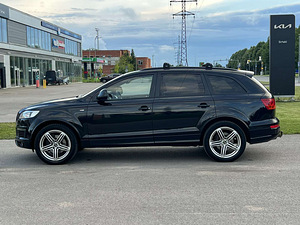 AUDI Q7 (4 foto / 13)
